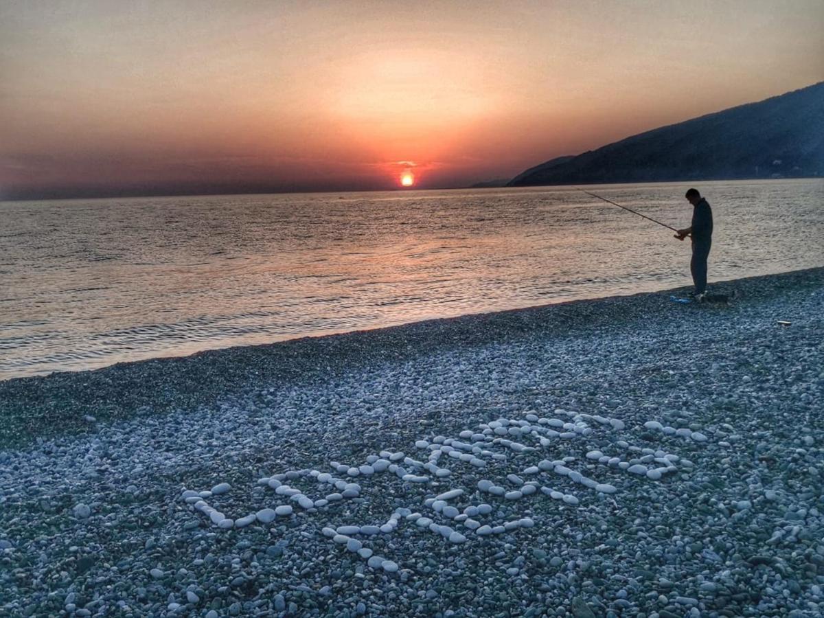 Гостевой Дом В Гаграх"Море Солнца" Gagra Exterior photo